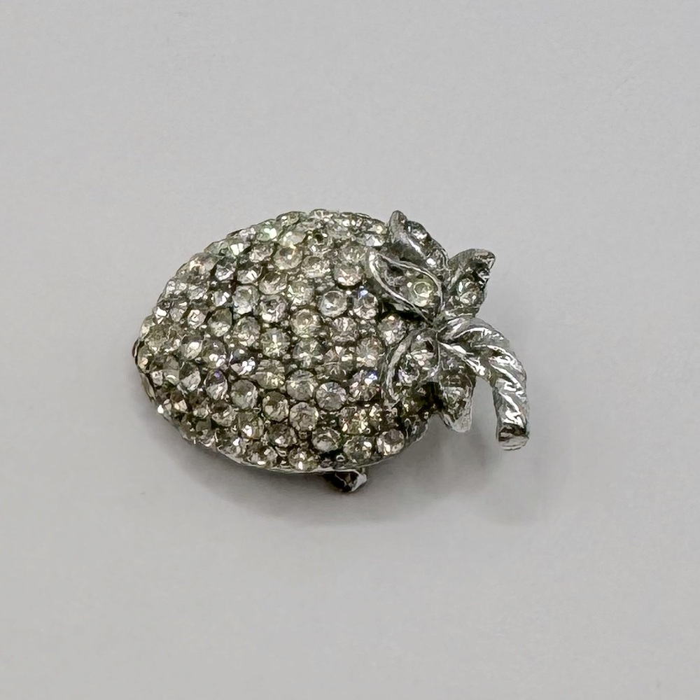 ALBERT WEISS Vintage Crystal Strawberry Brooch - Picture 4 of 11